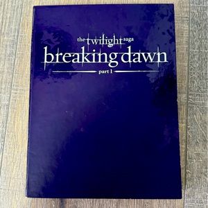 The Twilight Saga Breaking Dawn Part 1 Collectors Gift Set w/ Wedding Flower DVD